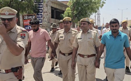 बाड़मेर में गुंडों की परेड, दिनदहाड़े मारपीट के बाद पुलिस ने सिखाया सबक"