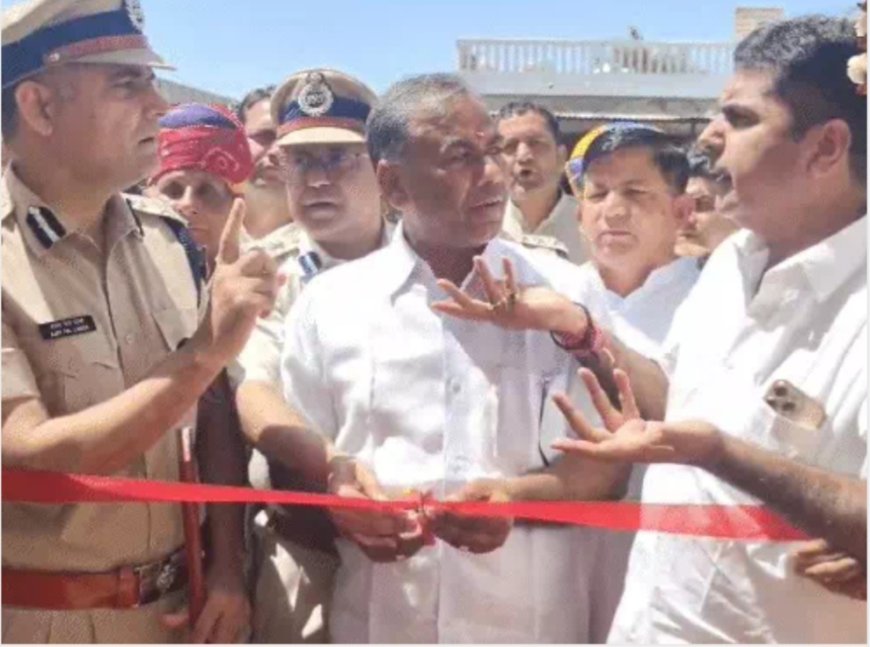 "फीता काटने की रस्साकशी: खाटूश्यामजी थाने के उद्घाटन में आईजी, विधायक और भाजपा नेता के बीच हंगामा"