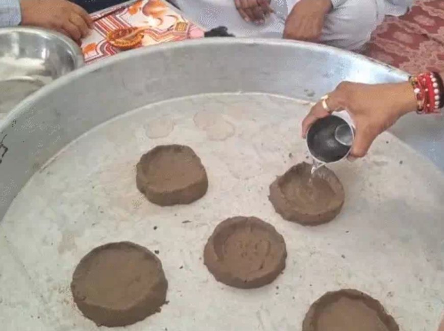 बाड़मेर में अक्षय तृतीया की अनूठी परंपरा: कुल्हड़-ऊन और मक्खी से देखा बारिश व अनाज भाव का शगुन