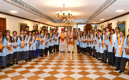 मुख्यमंत्री ने उदयपुर की प्रतिभावान बेटियों का बढ़ाया हौसला, दीं सफलता की शुभकामनाएं