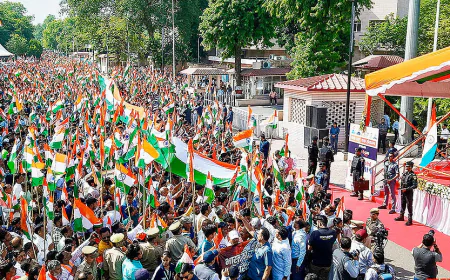 तिरंगा यात्रा: सिविल लाइंस में देशभक्ति का ज्वार, गोपाल शर्मा के नेतृत्व में उमड़ा जनसैलाब