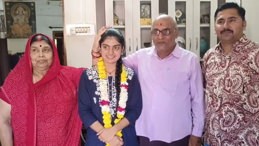 बाड़मेर की बेटी निधि जोशी ने रचा इतिहास: 12वीं में 98.2% अंकों के साथ जिला टॉपर