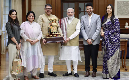 बीजेपी नेता सतीश पूनिया ने सपरिवार की पीएम नरेंद्र मोदी से मुलाकात, बेटे की शादी के बाद पहली बार हुआ मिलन