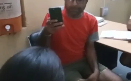 कम कपड़े में बैठे डॉक्टर का महिला के साथ अभद्रता करते वीडियो वायरल, फिलहाल महिला अस्पताल में भर्ती