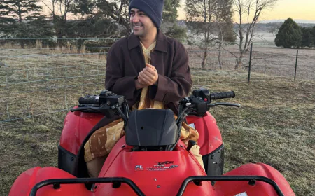 बागेश्वर बाबा का नया अवतार: ब्रिसबेन में उड़ाया प्लेन, वायरल हुईं कॉकपिट की तस्वीरें!