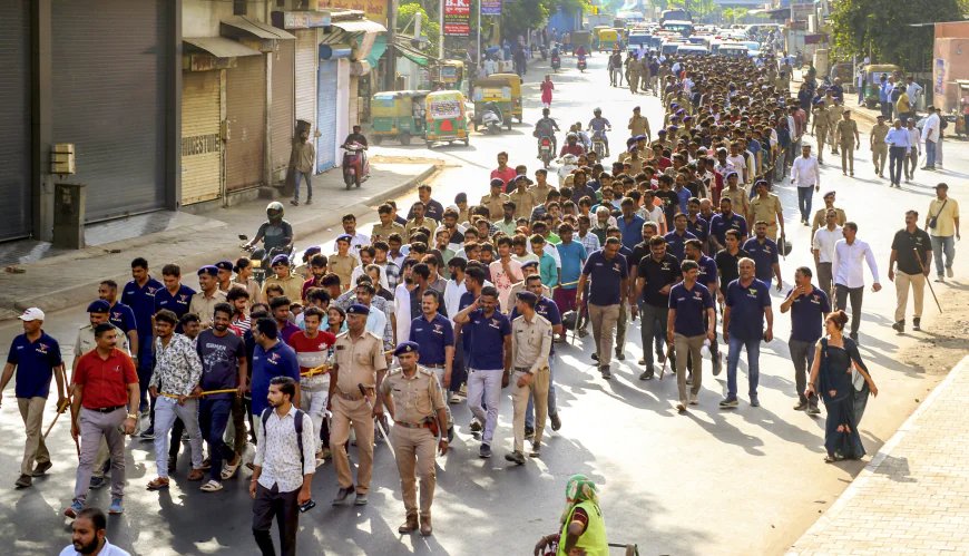 "भारत ने 2,000 से अधिक अवैध बांग्लादेशी प्रवासियों को किया डिपोर्ट, राष्ट्रीय सुरक्षा पर जोर"