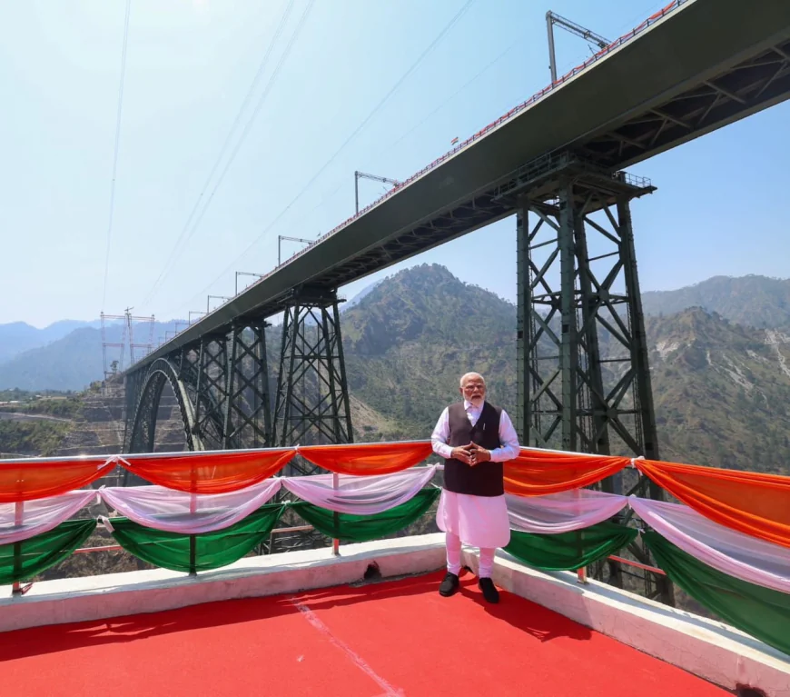 पीएम मोदी ने जम्मू-कश्मीर में चिनाब और अंजी रेल ब्रिज का उद्घाटन किया, वंदे भारत ट्रेन को दिखाई हरी झंडी