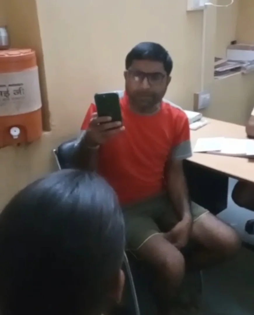 कम कपड़े में बैठे डॉक्टर का महिला के साथ अभद्रता करते वीडियो वायरल, फिलहाल महिला अस्पताल में भर्ती