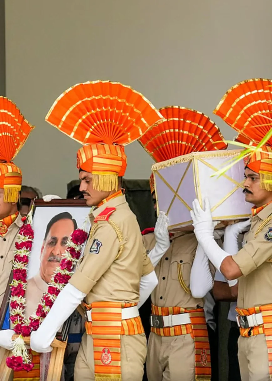 गुजरात के पूर्व सीएम विजय रूपाणी का अंतिम संस्कार आज, राजकोट में उमड़ी भारी भीड़