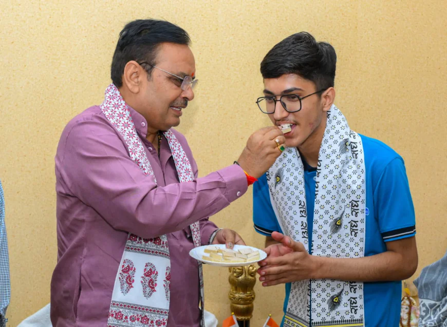 राजस्थान का लाल, देश का टॉपर: CM के साथ महेश की खास मुलाकात!