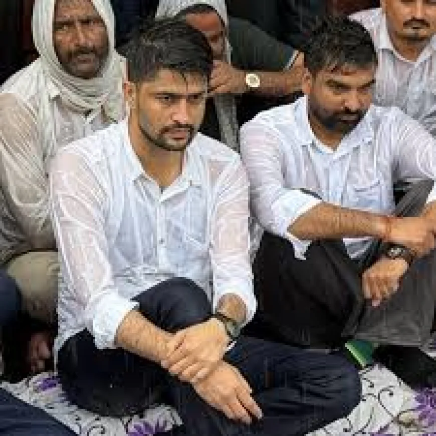 राजस्थान यूनिवर्सिटी में पुलिस का दबदबा: विधायक पूनिया और चौधरी हिरासत में, समर्थक भड़के
