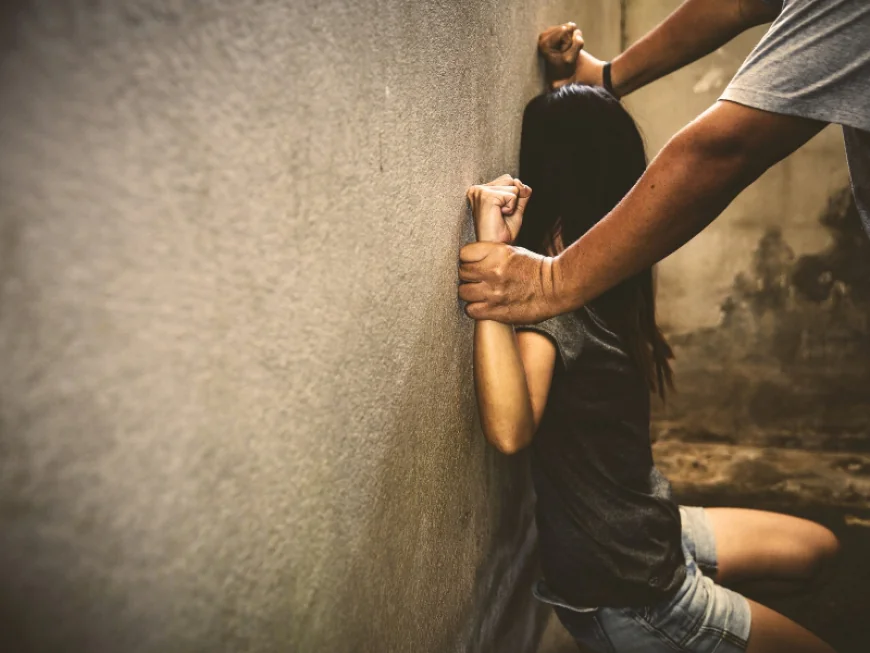 महिला पायलट के साथ कैब में अश्लील हरकत: तीन आरोपियों के खिलाफ मुकदमा