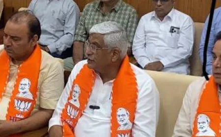 "शेखावत का गहलोत पर तीखा हमला: 'मेरी मां पर लगाए थे झूठे आरोप, माफी नहीं, मानहानि केस वापस नहीं होगा'"