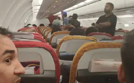 रियाद से दिल्ली आ रही फ्लाइट जयपुर में डायवर्ट, पायलट ने छोड़ा विमान: पैसेंजर 3 घंटे फंसे, सड़क मार्ग से भेजे गए