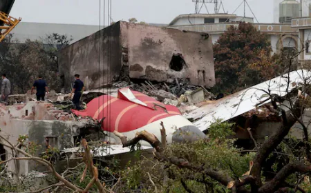 अहमदाबाद विमान हादसा: AAIB की शुरुआती रिपोर्ट में चौंकाने वाला खुलासा - फ्यूल स्विच बंद होने से इंजन फेल; पायलट बोला- तुमने बंद किया? जवाब- मैंने नहीं