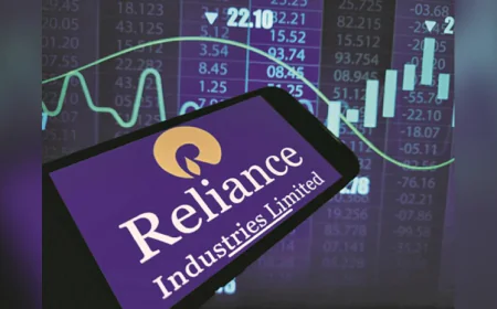 रिलायंस इंडस्ट्रीज के शेयरों में 2.7% की गिरावट, Q1 में रिकॉर्ड मुनाफे के बावजूद निवेशकों में निराशा