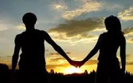 शादी के 25 साल बाद मामी को हुआ भांजे से प्यार, पति को छोड़ मामी भांजा हुए एक दूसरे के