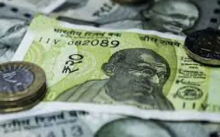 रुपये में 14 पैसे की गिरावट, अमेरिकी डॉलर के मुकाबले 86.30 पर बंद