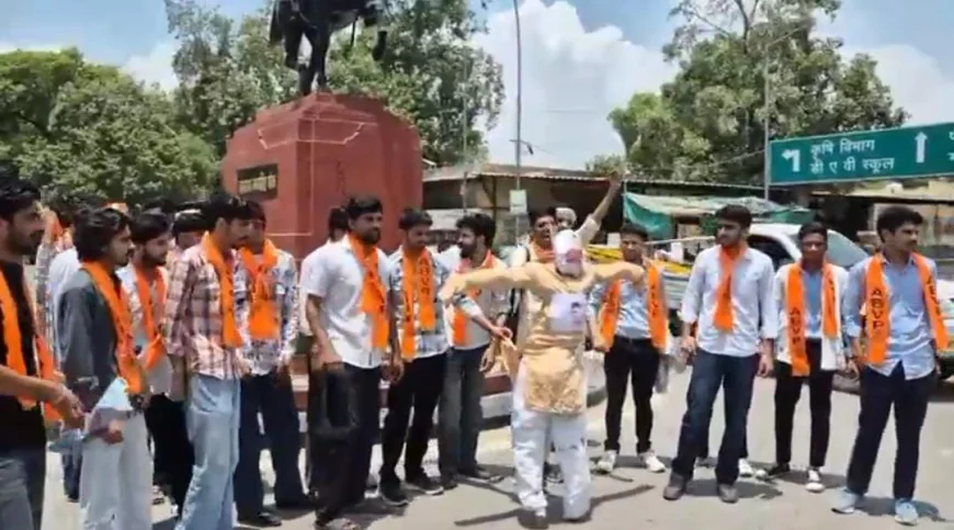 ABVP का श्रीगंगानगर में हल्ला बोल: CM भजनलाल के खिलाफ पुतला दहन, कानून-शिक्षा पर सवाल