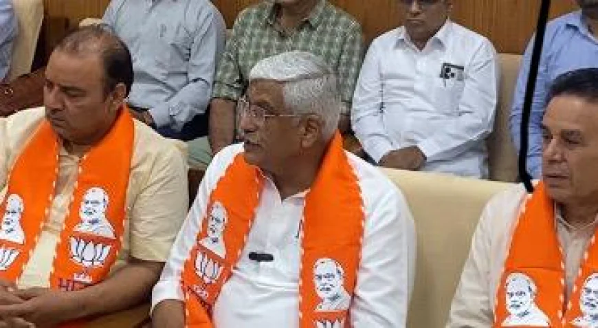 "शेखावत का गहलोत पर तीखा हमला: 'मेरी मां पर लगाए थे झूठे आरोप, माफी नहीं, मानहानि केस वापस नहीं होगा'"