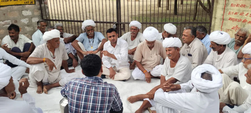 जोधपुर के नाहरो की ढाणी में स्कूल की लापरवाही पर ग्रामीणों का हंगामा, गेट पर जड़ा ताला
