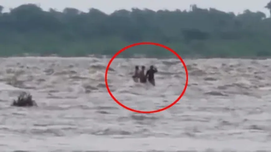 भारी बारिश से बिगड़े हालात: नदी में उफान, 6 लोग बहे, एक टापू पर फंसा, युवती की स्कूटी समेत मौत