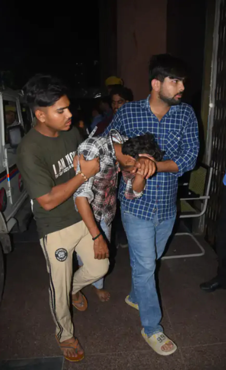 बेखौफ हत्यारे ने युवक की चाकू मारकर की हत्या, सोशल मीडिया पर डाला वीडियो: "बदला पूरा हुआ"