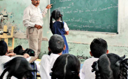 सरकारी स्कूल के लेक्चरर ने छात्रा को दिया लव लेटर, हंगामे के बाद सस्पेंड