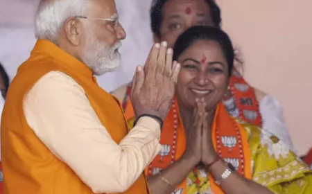 दिल्ली की मुख्यमंत्री रेखा गुप्ता को शख़्स ने जड़ा थप्पड़: जनसुनवाई के दौरान चोट, आरोपी गुजरात से