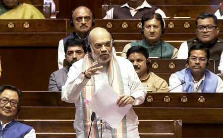 अमित शाह ने पेश किया गंभीर आरोपों में पद से हटाने वाला विधेयक, विपक्ष ने बताया लोकतंत्र के खिलाफ.