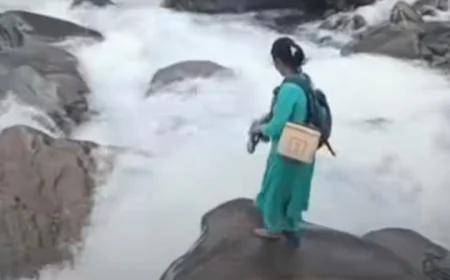 देश की साहसी नर्स,ड्यूटी के लिए जान का ख़तरा मोल लांघ गई उफनता नाला.