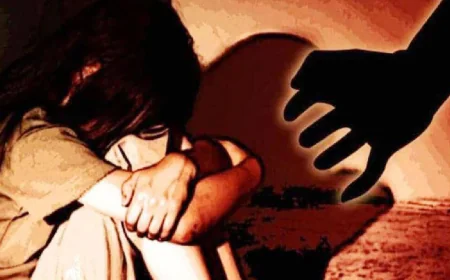 लिफ्ट देने के बहाने युवती से परिचित ने सुनसान जगह पर ले जाकर की दरिंदगी, श्मशान के पास छोड़कर हुआ फरार.