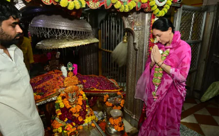 उपमुख्यमंत्री दिया कुमारी ने रामदेवरा में बाबा रामदेव के दर्शन किए, नेत्रकुंभ शिविर का लिया जायजा.