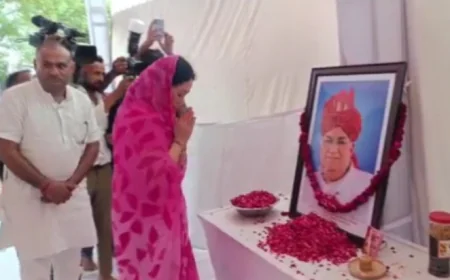 उपमुख्यमंत्री दीया कुमारी मोहनगढ़ पहुंच ,कर्नल सोनाराम चौधरी को भावपूर्ण श्रद्धांजलि अर्पित की।