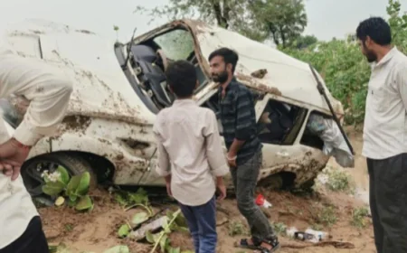 फलोदी-नागौर राजमार्ग पर पलटी बाबा रामदेव के भक्तों की कार,10 घायल, एक की हालत गंभीर.