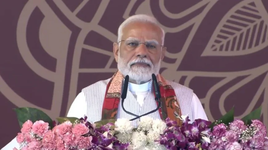 पीएम मोदी का वाराणसी में स्वदेशी और आत्मनिर्भरता का आह्वान, ऑपरेशन सिंदूर की सफलता पर गर्व.....