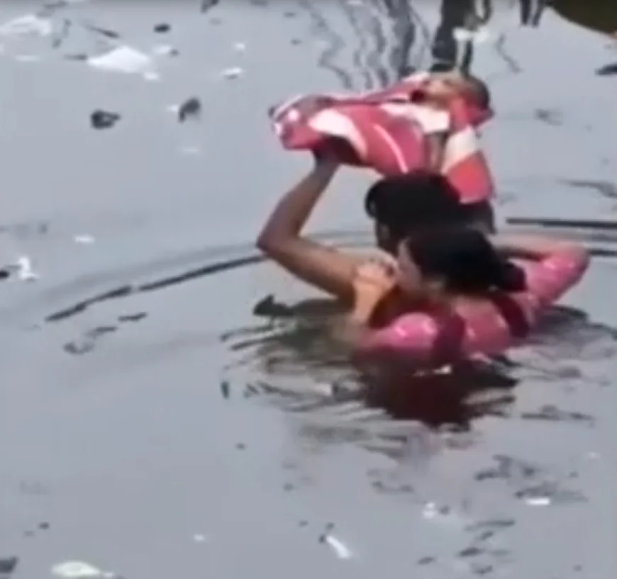 नवजात को गोद में उठाए माता-पिता की जद्दोजहद, सड़कें-घर-घाट सब पानी में डूबे