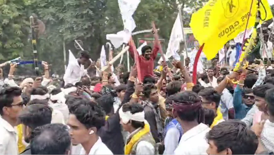 "विश्व आदिवासी दिवस: 'जय भील प्रदेश' की मांग के साथ विशाल महारैली, सांसद-विधायक हुए शामिल"