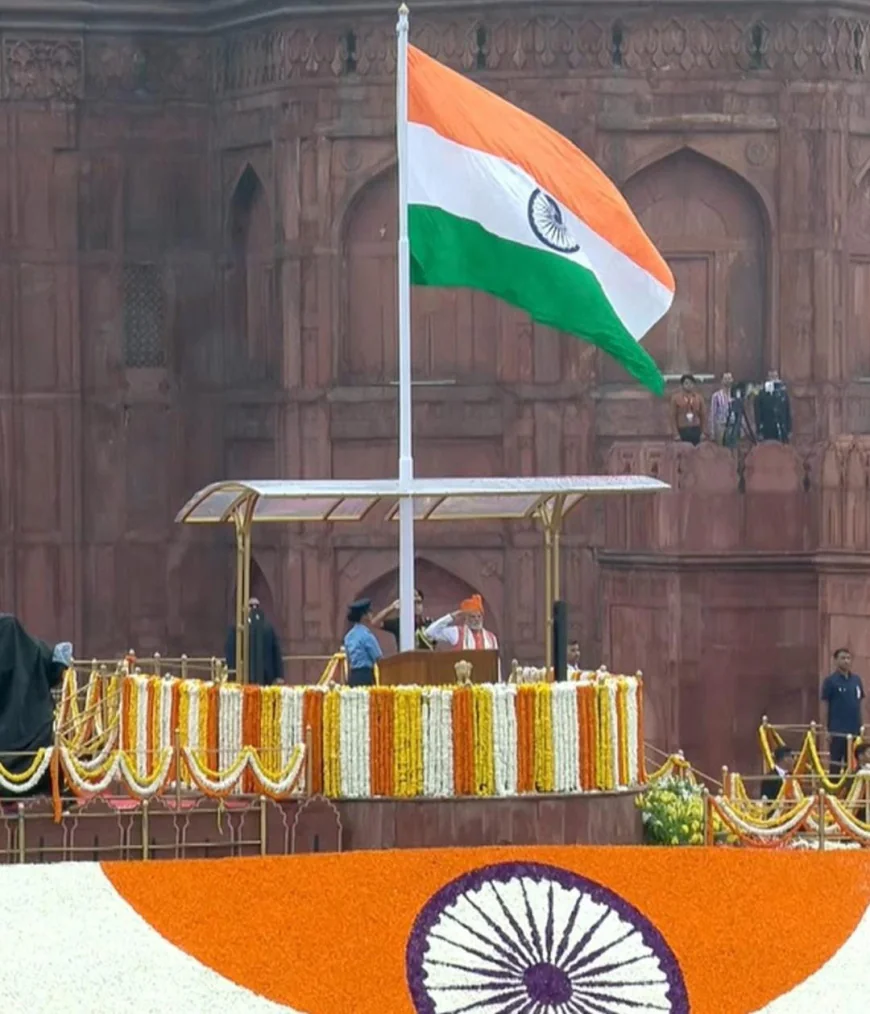 Independence Day 2025: पीएम मोदी ने लाल किले से की युवाओं के लिए 1 लाख करोड़ की योजना की घोषणा