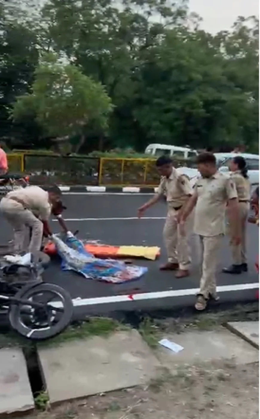 ट्रक ने स्कूली छात्र को कुचला, मौत; CM दौरे के बीच 3 साथी गंभीर घायल