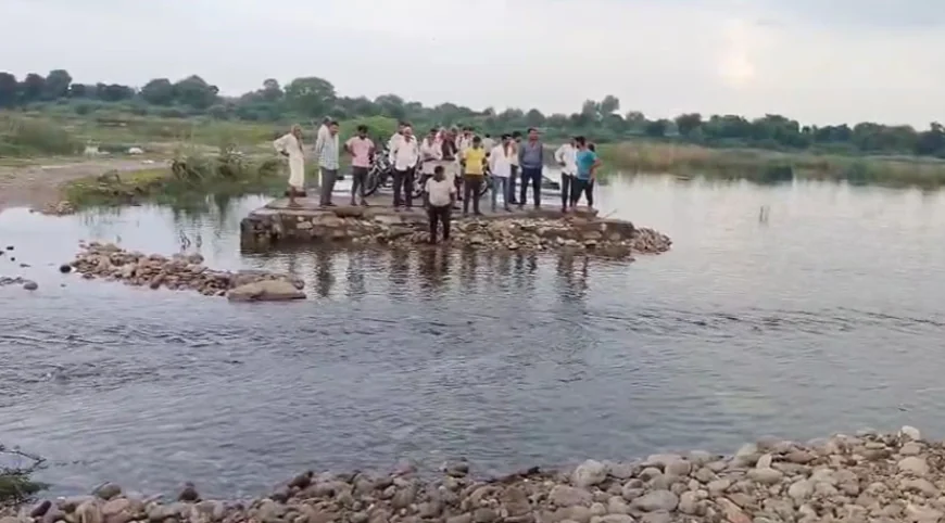 वैन को तीन साल से बंद पुलिया पर ले गया गूगल मैप: पांच लोग सुरक्षित, चार की तलाश जारी