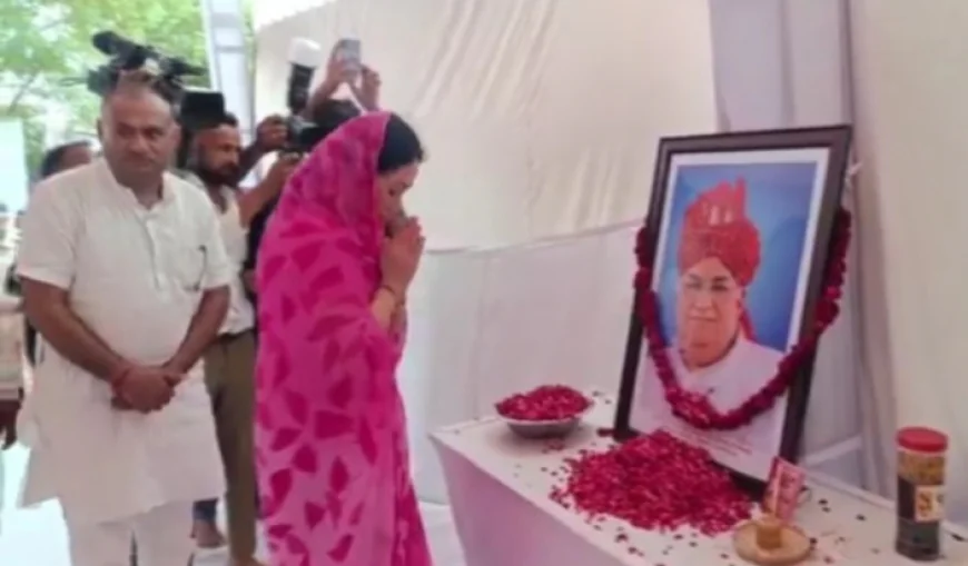 उपमुख्यमंत्री दीया कुमारी मोहनगढ़ पहुंच ,कर्नल सोनाराम चौधरी को भावपूर्ण श्रद्धांजलि अर्पित की।