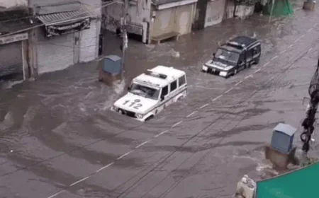 गुलाबी नगरी जयपुर में बारिश का कहर: सड़कें बनीं दरिया, जनजीवन ठप