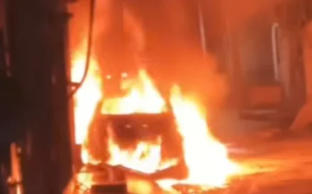 सूरसागर में मध्यरात्रि बदमाशों ने घर पर हमला कर कार को जलाया....