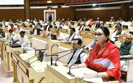 राजस्थान विधानसभा में हंगामा: कांग्रेस का जासूसी का आरोप, बीजेपी का टोपी-टीशर्ट पर तंज