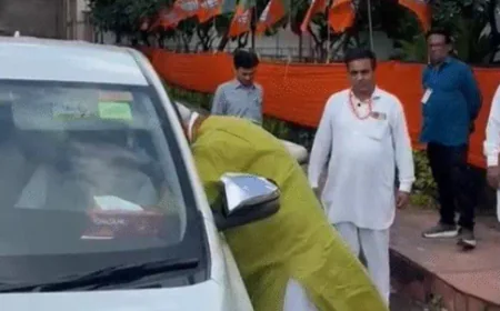 प्रदेश प्रभारी राधामोहन दास अग्रवाल नाराज होकर बीच में छोड़ा मंच