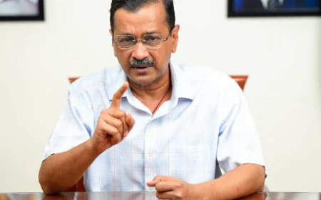 केजरीवाल का धमाका - "ट्रंप के आगे झुककर देश की आबरू बेच रहे मोदी!" - भारत-पाक क्रिकेट मैच