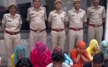 स्पा सेंटर पर पुलिस का छापा, 9 थाईलैंड युवतियों समेत 17 गिरफ्तार