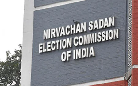 चुनाव आयोग का सख्त एक्शन: 17 गैर-मान्यता प्राप्त पार्टियों का रजिस्ट्रेशन रद्द, 7 को नोटिस पर तैयारी