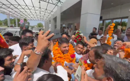 बीकानेर में विधायक रविन्द्र सिंह भाटी का भव्य स्वागत, JCB से हुई पुष्पवर्षा, युवाओं में दिखा ज़बरदस्त जोश